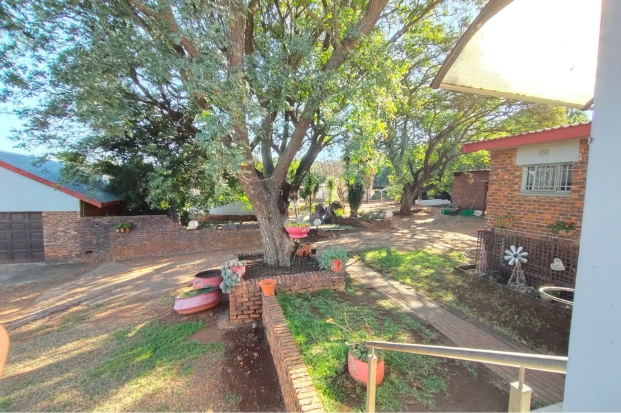 8 Bedroom Property for Sale in Broederstroom North West